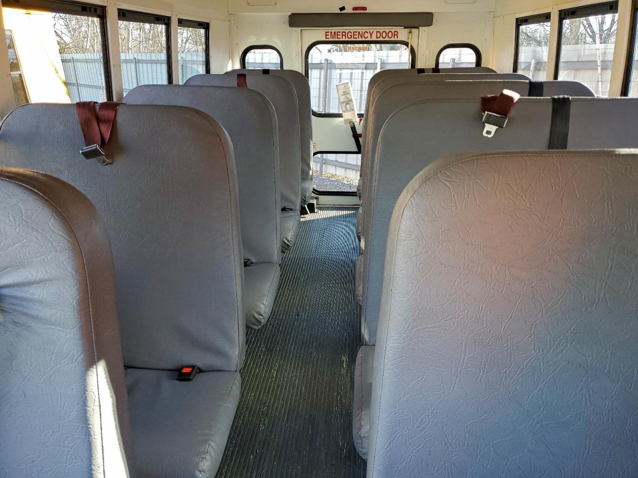 2016 Chevrolet Express School Bus - Фото 6