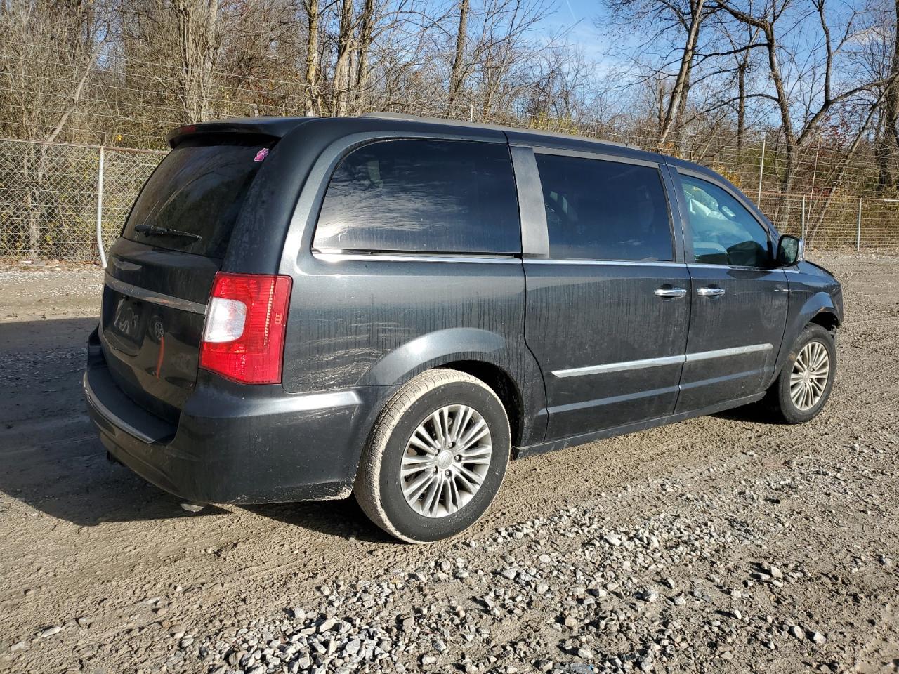 2014 Chrysler Town & Country Touring L - Фото 3