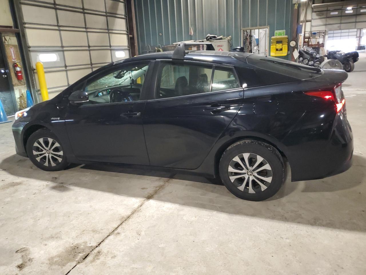 2020 Toyota Prius Le - Фото 2