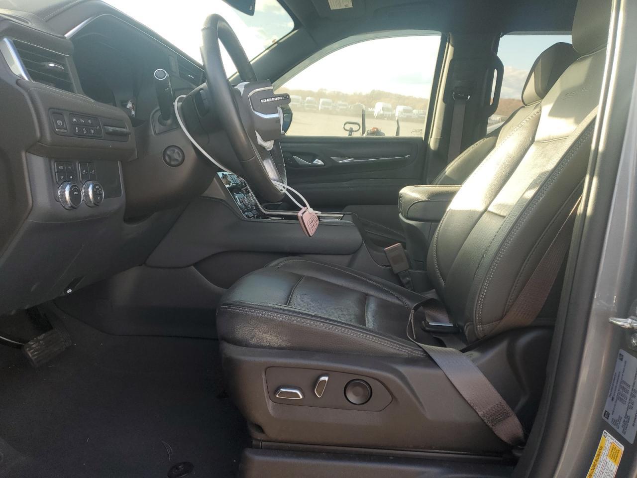 2022 GMC Yukon Denali - Фото 7