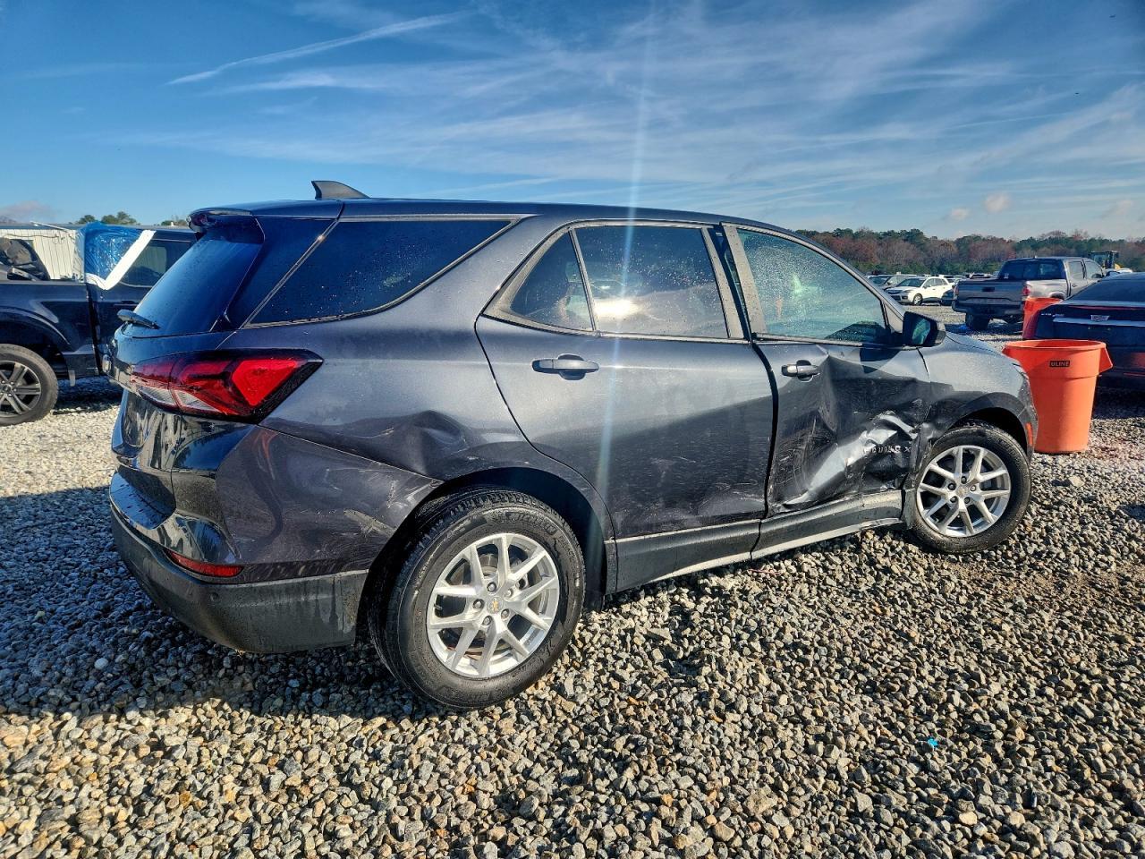 2022 Chevrolet Equinox Ls - Фото 3