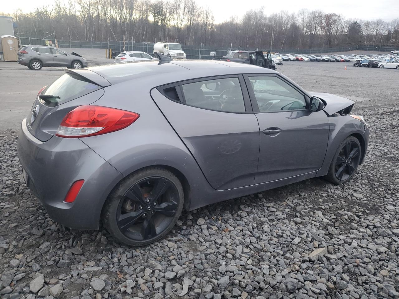 2016 Hyundai Veloster - Фото 3