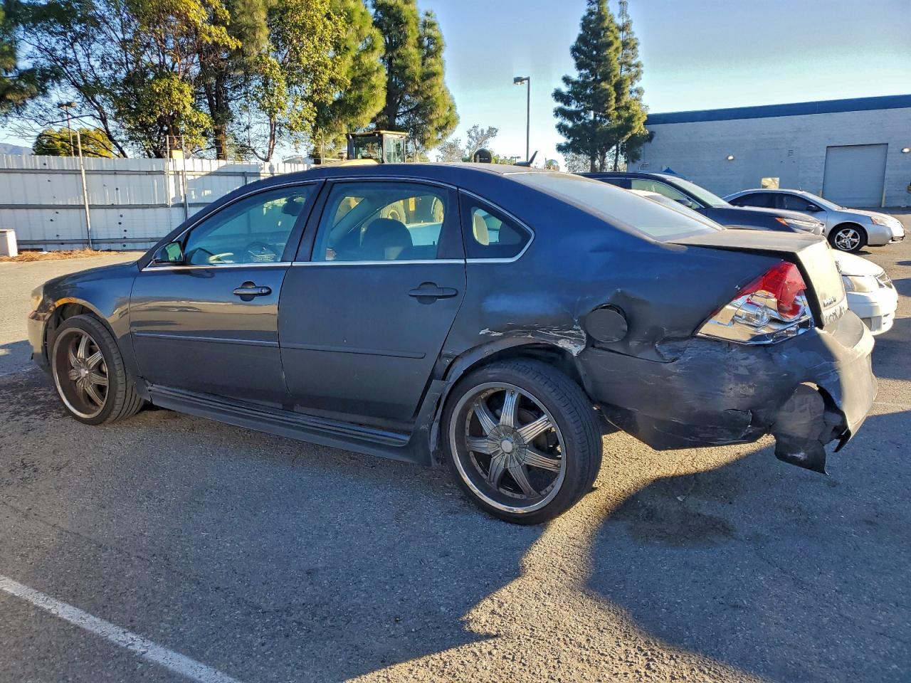 2011 Chevrolet Impala Ls - Фото 2