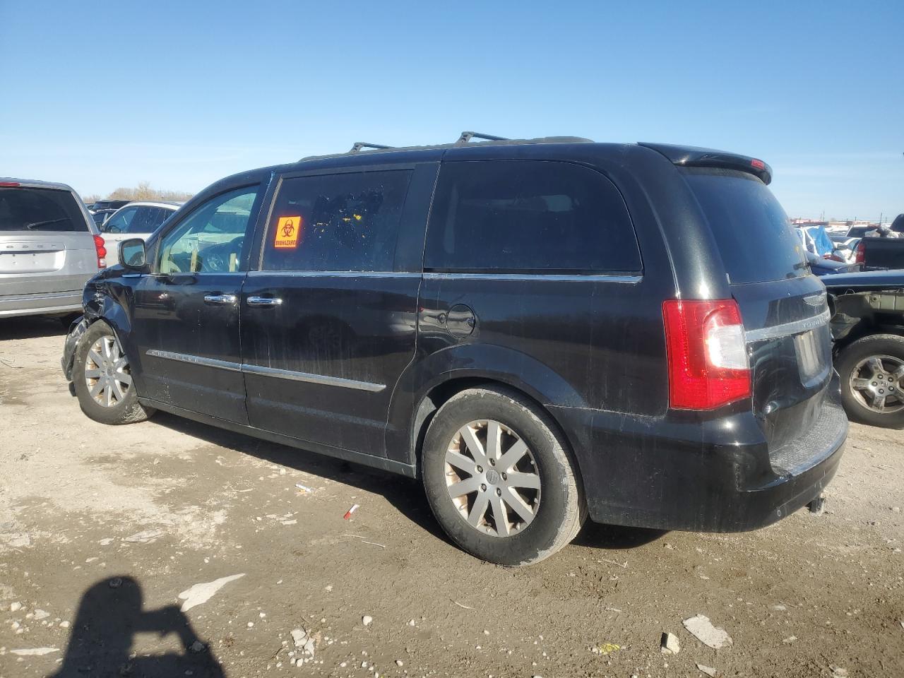 2012 Chrysler Town & Country Touring L - Фото 2