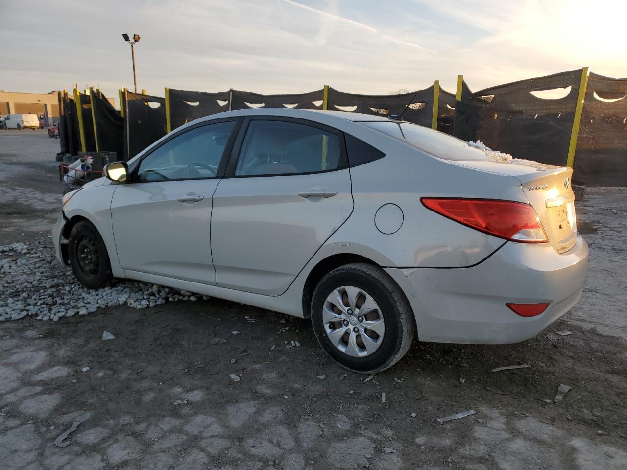 2017 Hyundai Accent Se - Фото 2