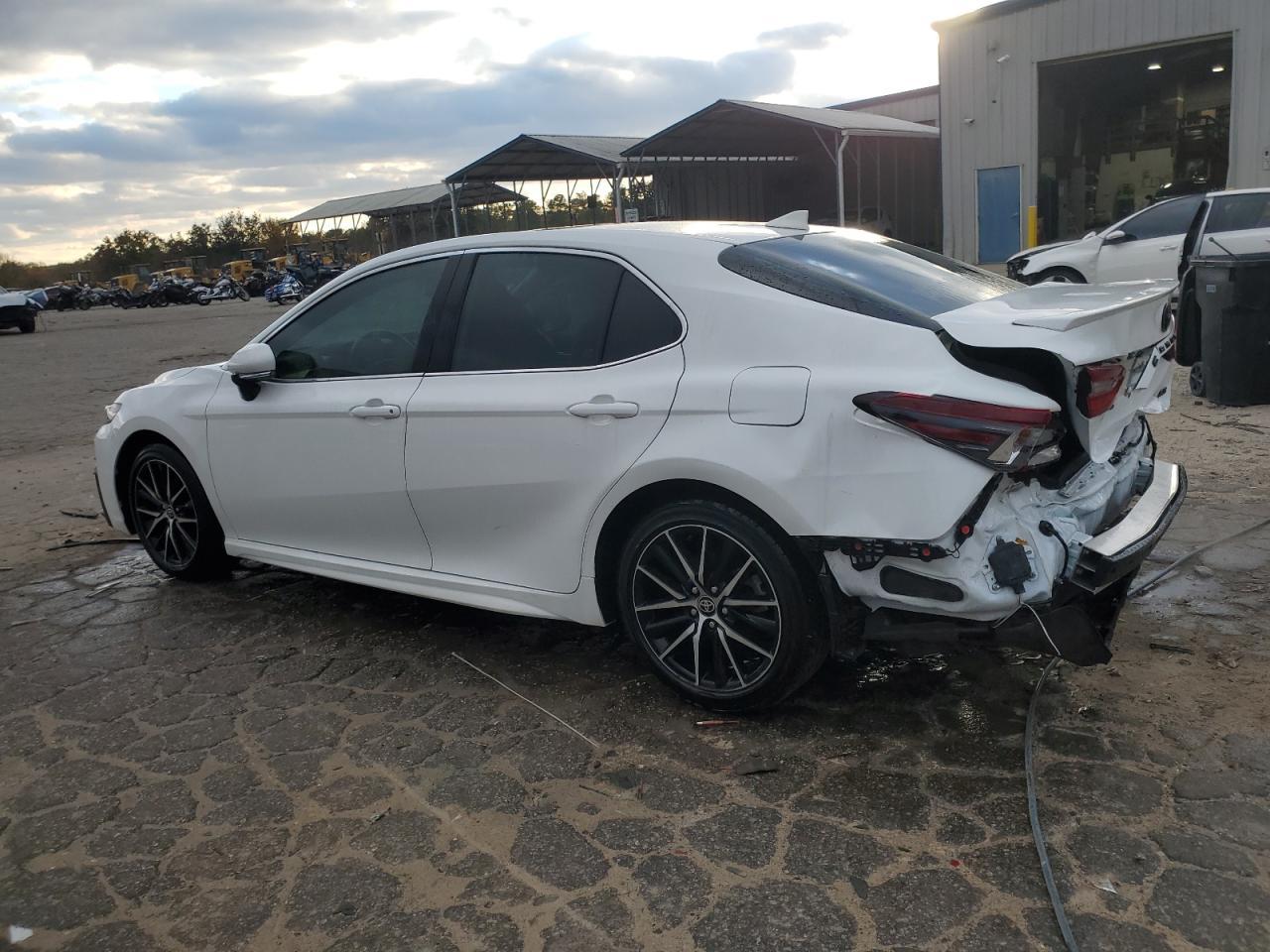 2024 Toyota Camry Se - Фото 2