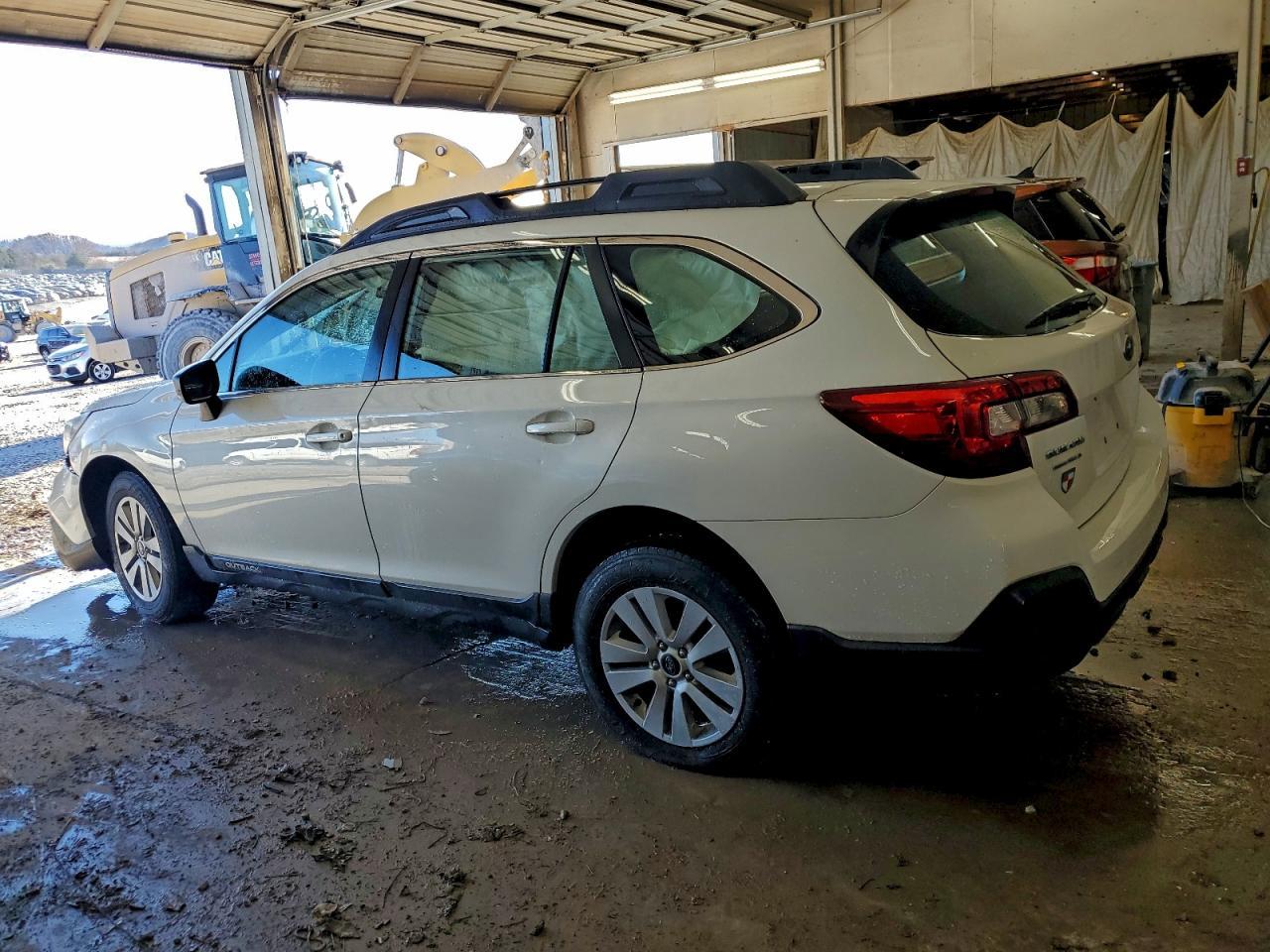 2018 Subaru Outback 2.5I - Image 2