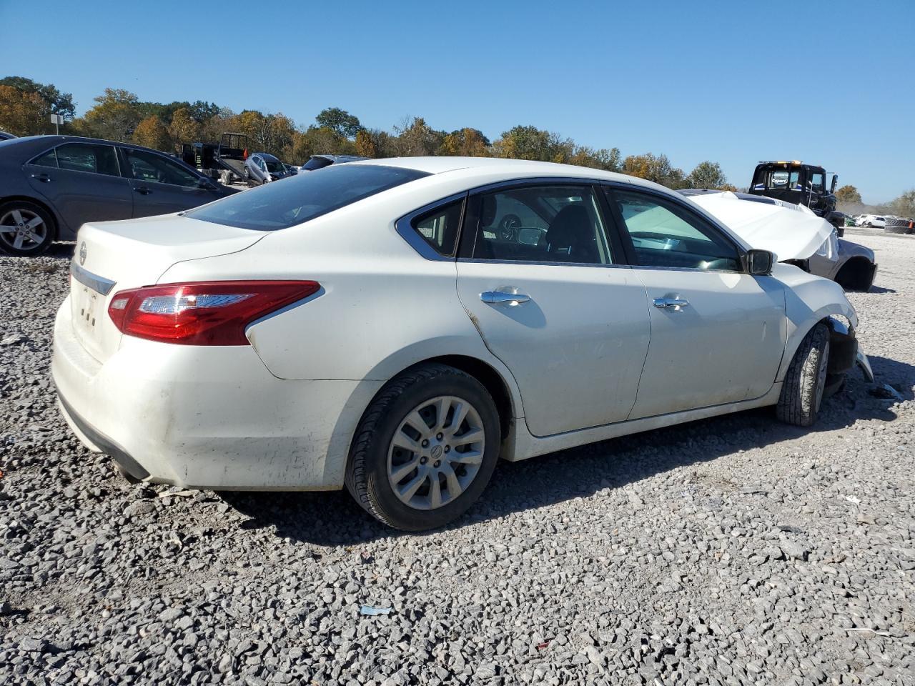 2017 Nissan Altima 2.5 - Фото 3