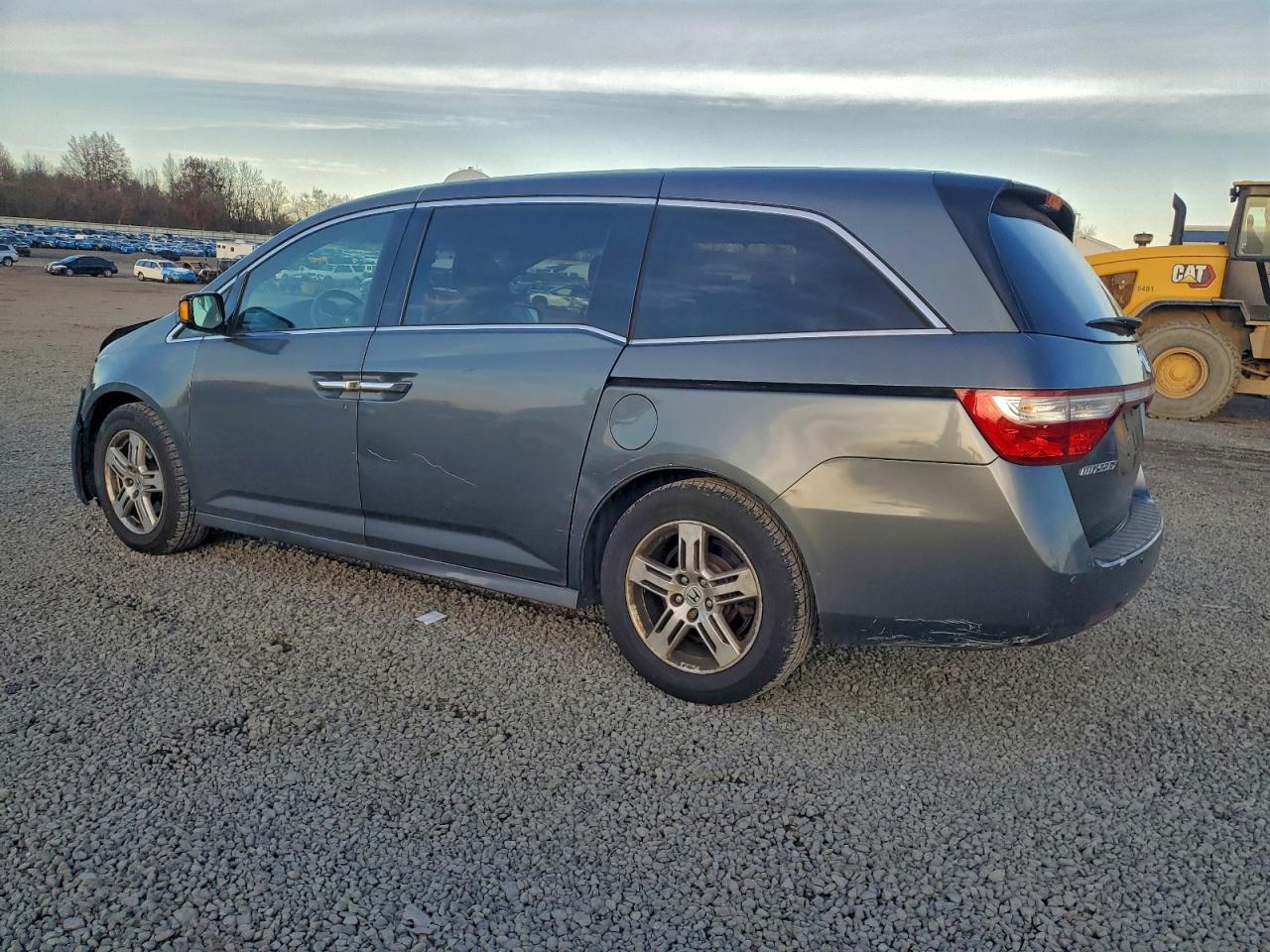 2011 Honda Odyssey Touring - Image 2