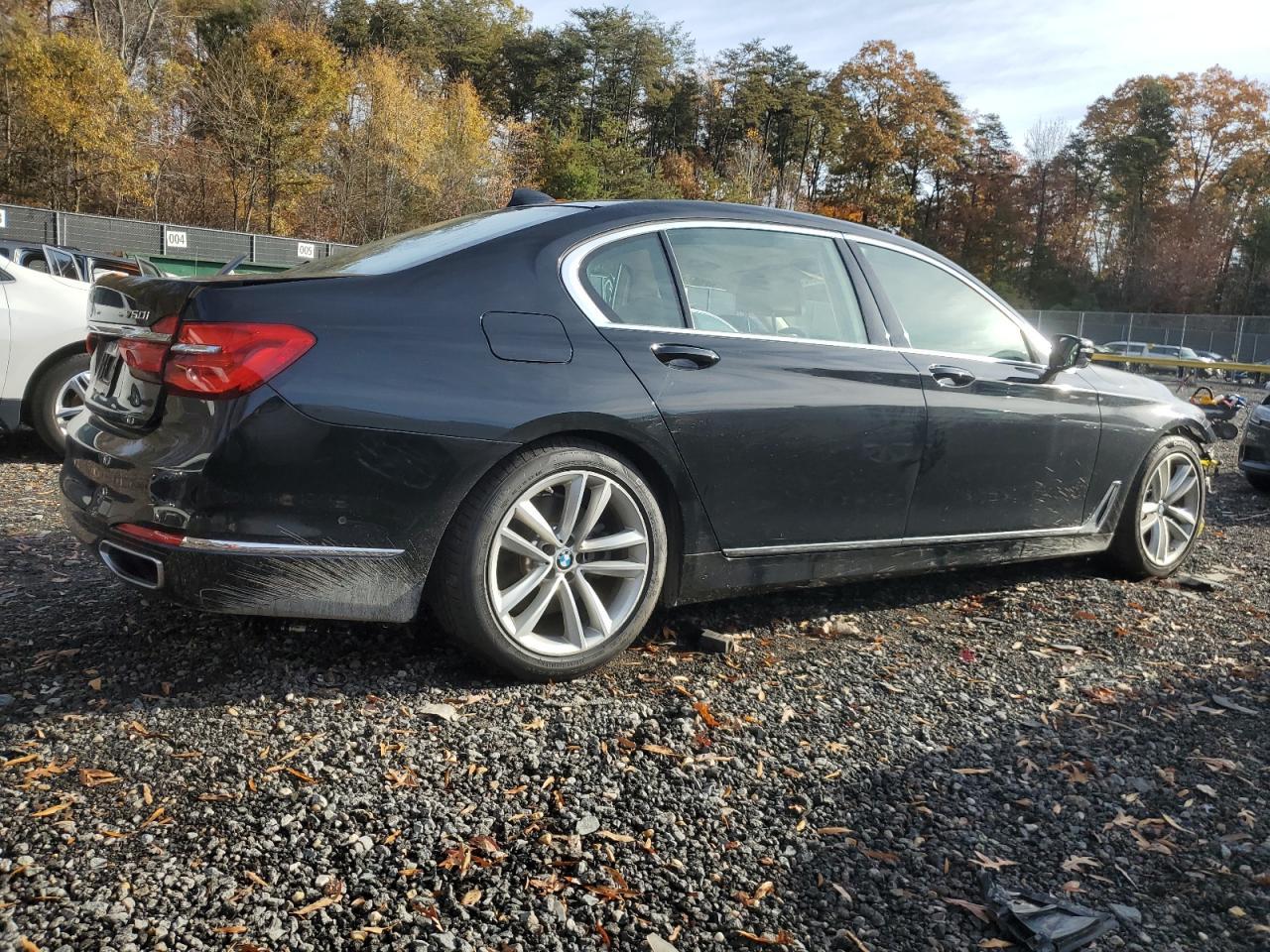 2016 BMW 750 Xi - Image 3