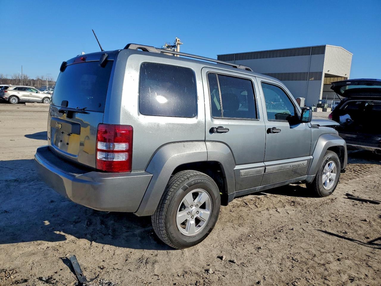 2012 Jeep Liberty Sport - Фото 3