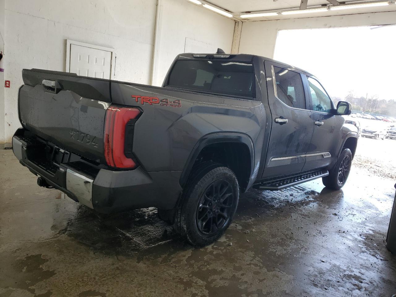 2025 Toyota Tundra Crewmax Platinum - Фото 3