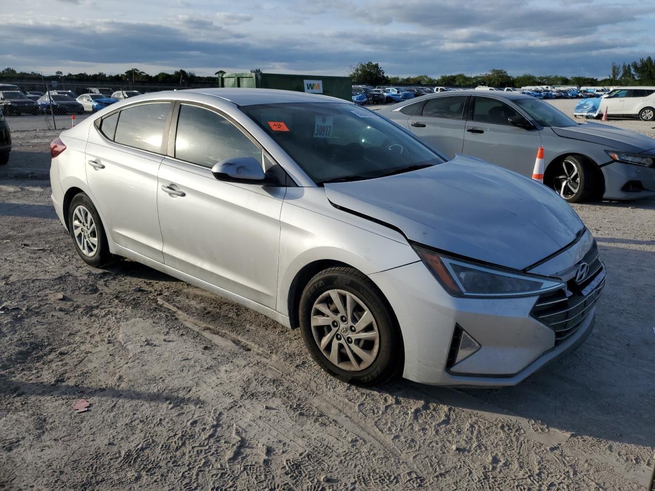 2019 Hyundai Elantra Se - Фото 4