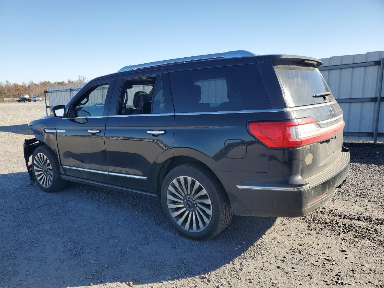 2019 Lincoln Navigator Reserve - Image 2