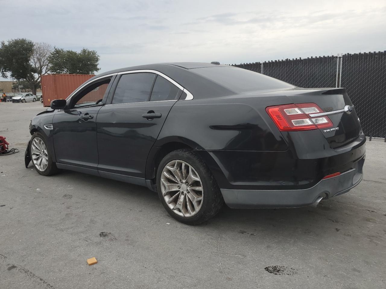2015 Ford Taurus Limited - Image 2