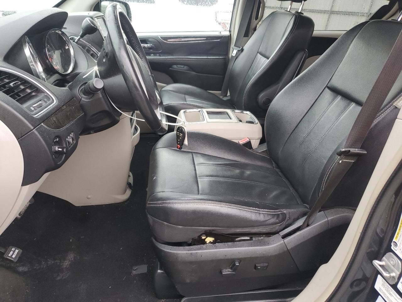 2014 Chrysler Town & Country Touring - Image 7