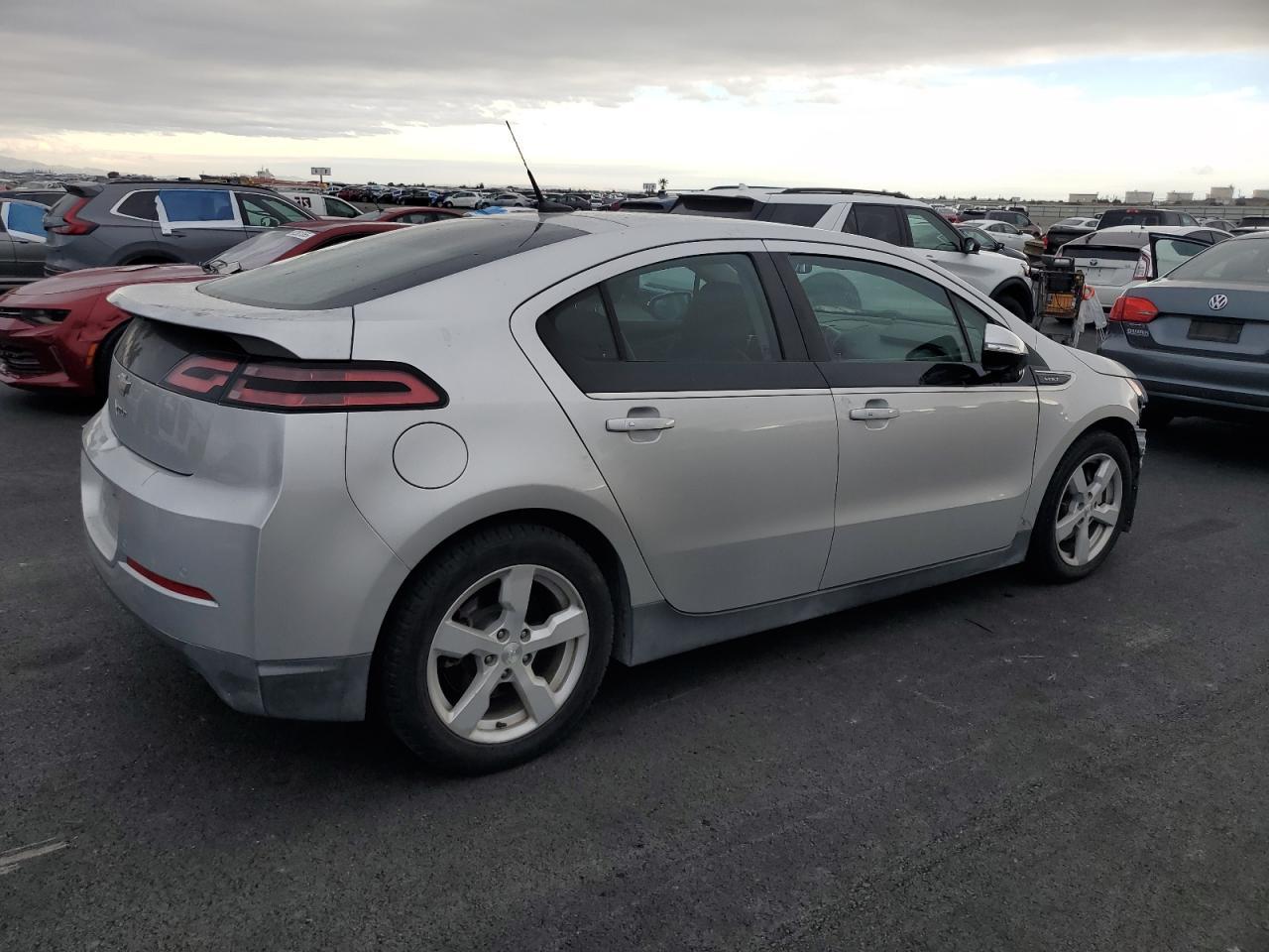 2013 Chevrolet Volt - Image 3