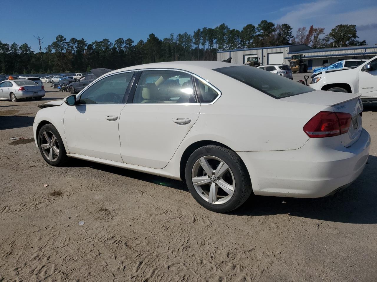2012 Volkswagen Passat Se - Image 2