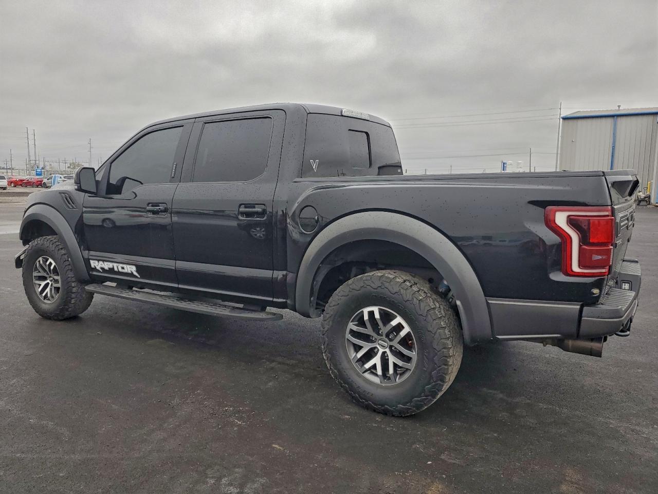2017 Ford F150 Raptor - Фото 2