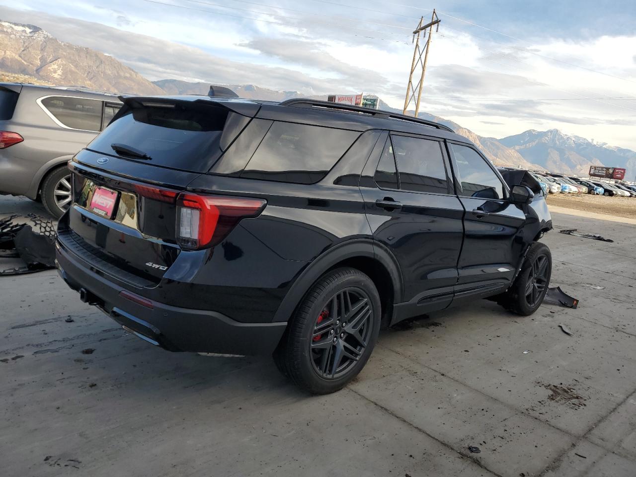 2025 Ford Explorer St-Line - Image 3