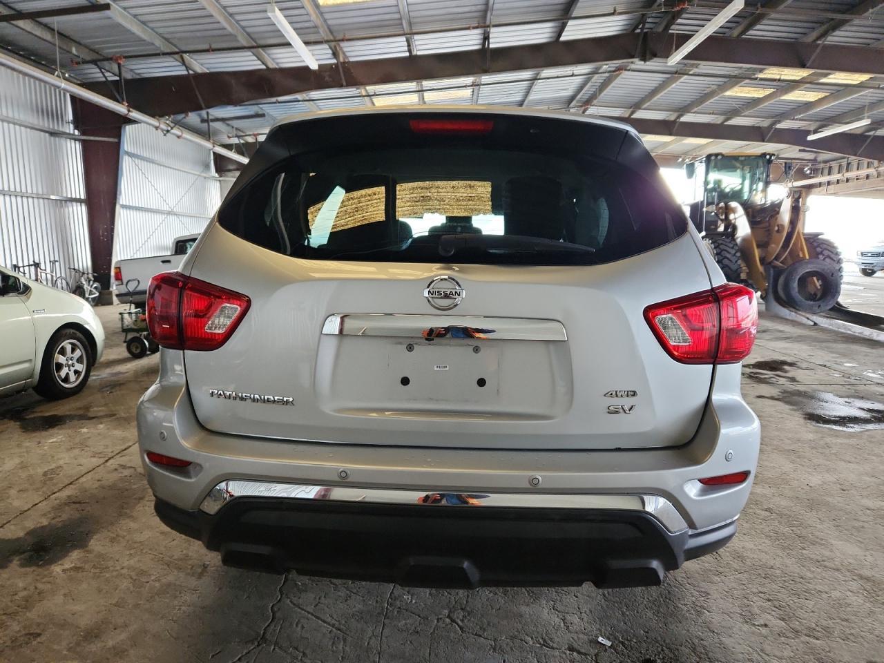 2018 Nissan Pathfinder S - Фото 6