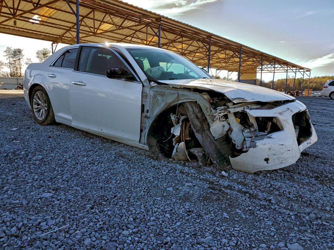 2016 Chrysler 300C - Image 4