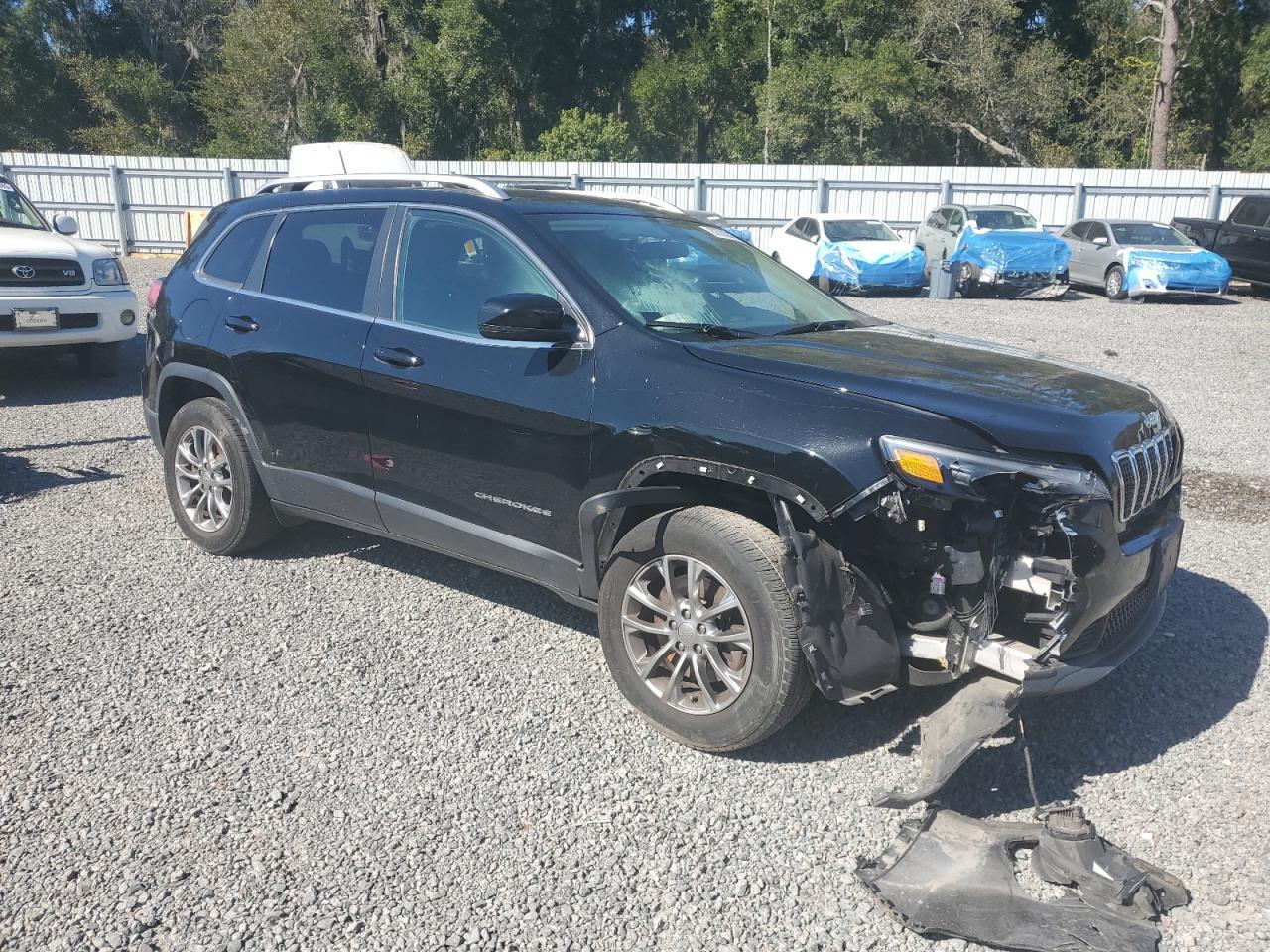 2019 Jeep Cherokee Latitude Plus - Image 4