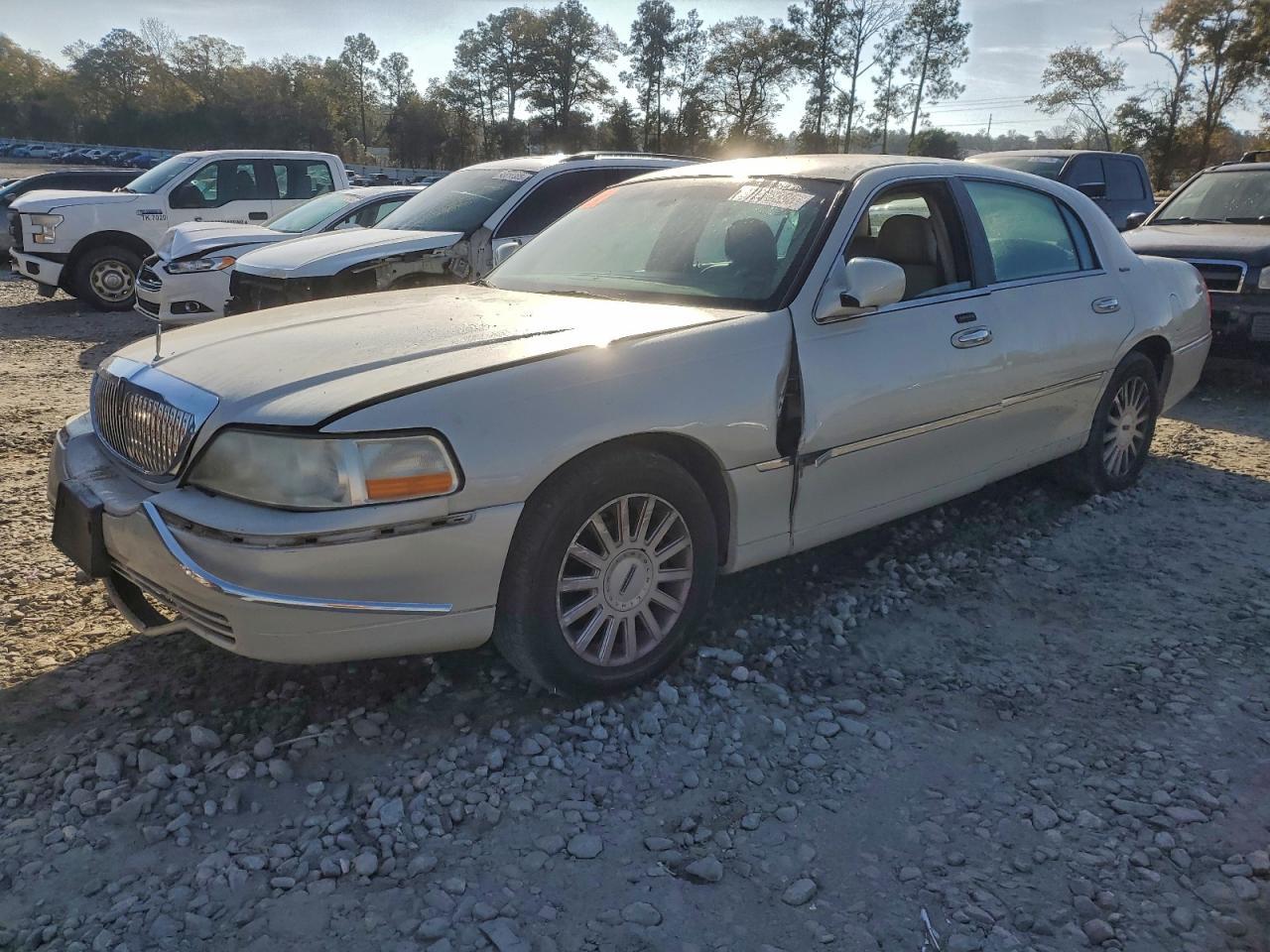 2005 Lincoln Town Car Signature