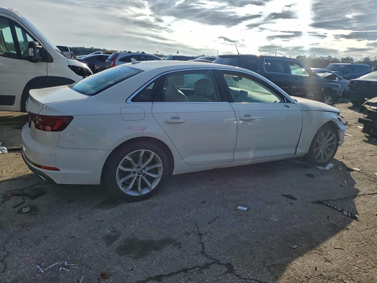 2019 Audi A4 Premium - Фото 3