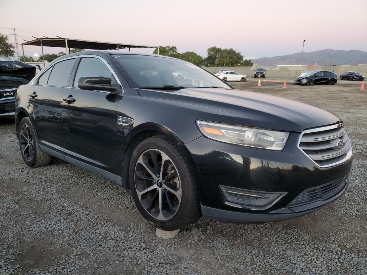 2015 Ford Taurus Sel - Image 4