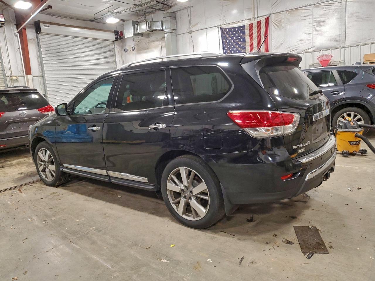 2014 Nissan Pathfinder S - Фото 2