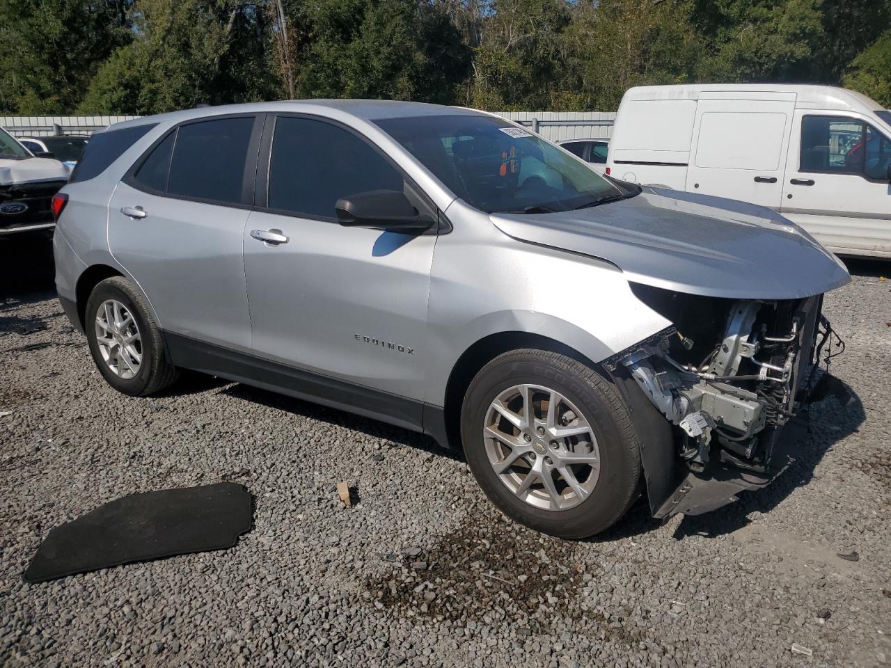 2022 Chevrolet Equinox Ls - Фото 4
