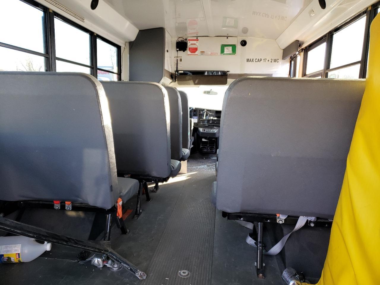 2014 Chevrolet Express School Bus - Фото 6
