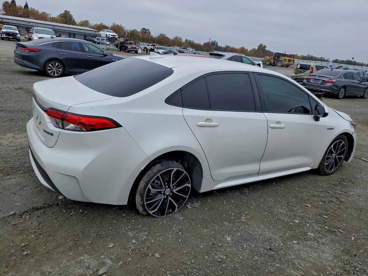 2021 Toyota Corolla Le - Фото 3