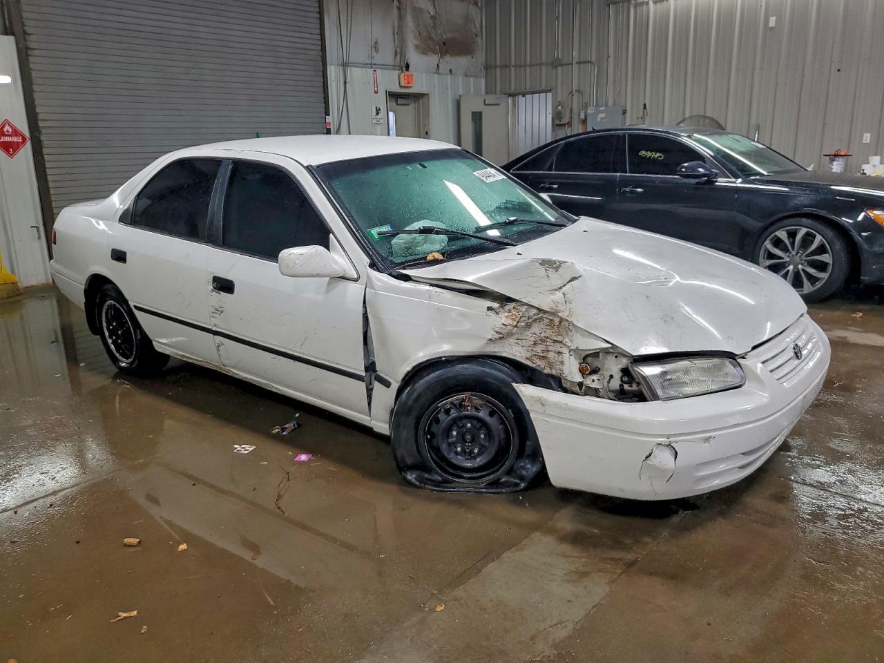 1999 Toyota Camry Le - Фото 4