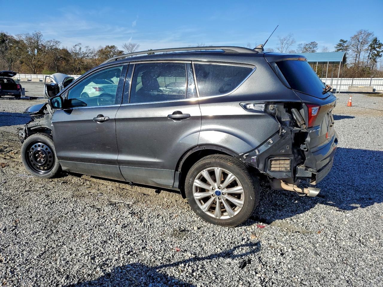 2019 Ford Escape Sel - Image 2
