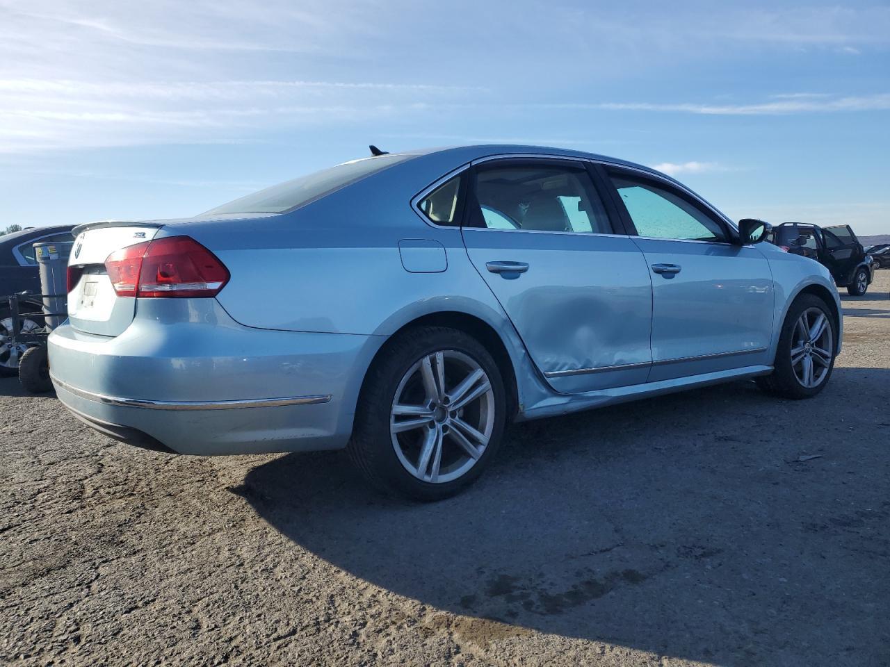 2012 Volkswagen Passat Sel - Image 3