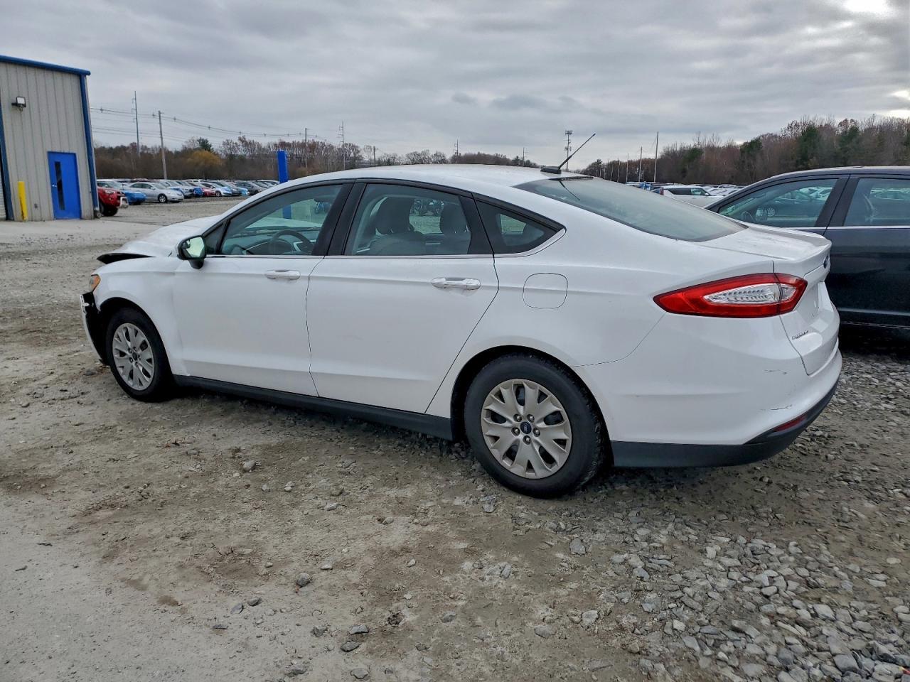 2013 Ford Fusion S - Фото 2