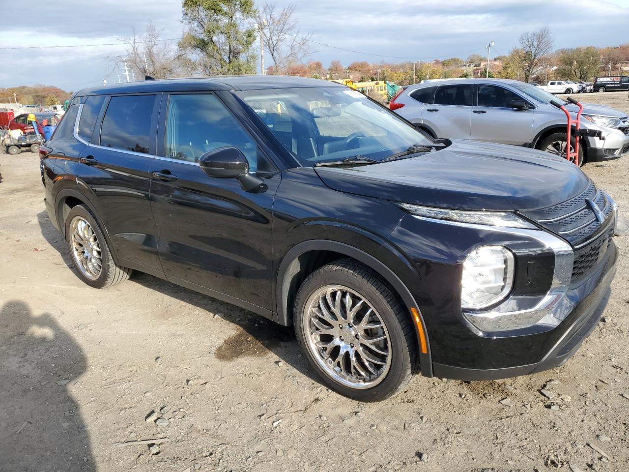 2022 Mitsubishi Outlander Es - Image 4