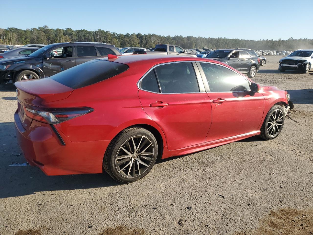 2021 Toyota Camry Se - Фото 3