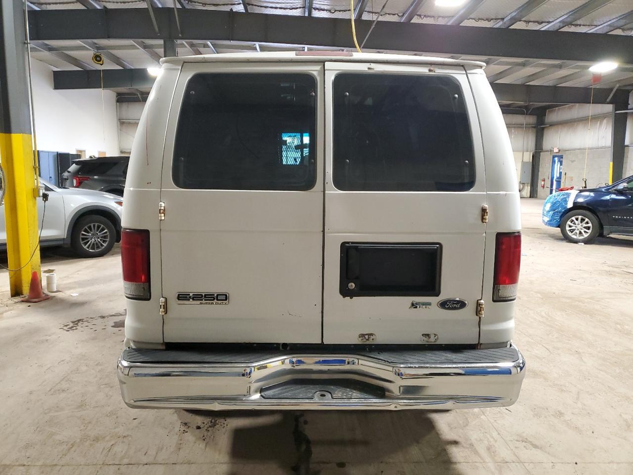 2009 Ford Econoline E250 Van - Image 6