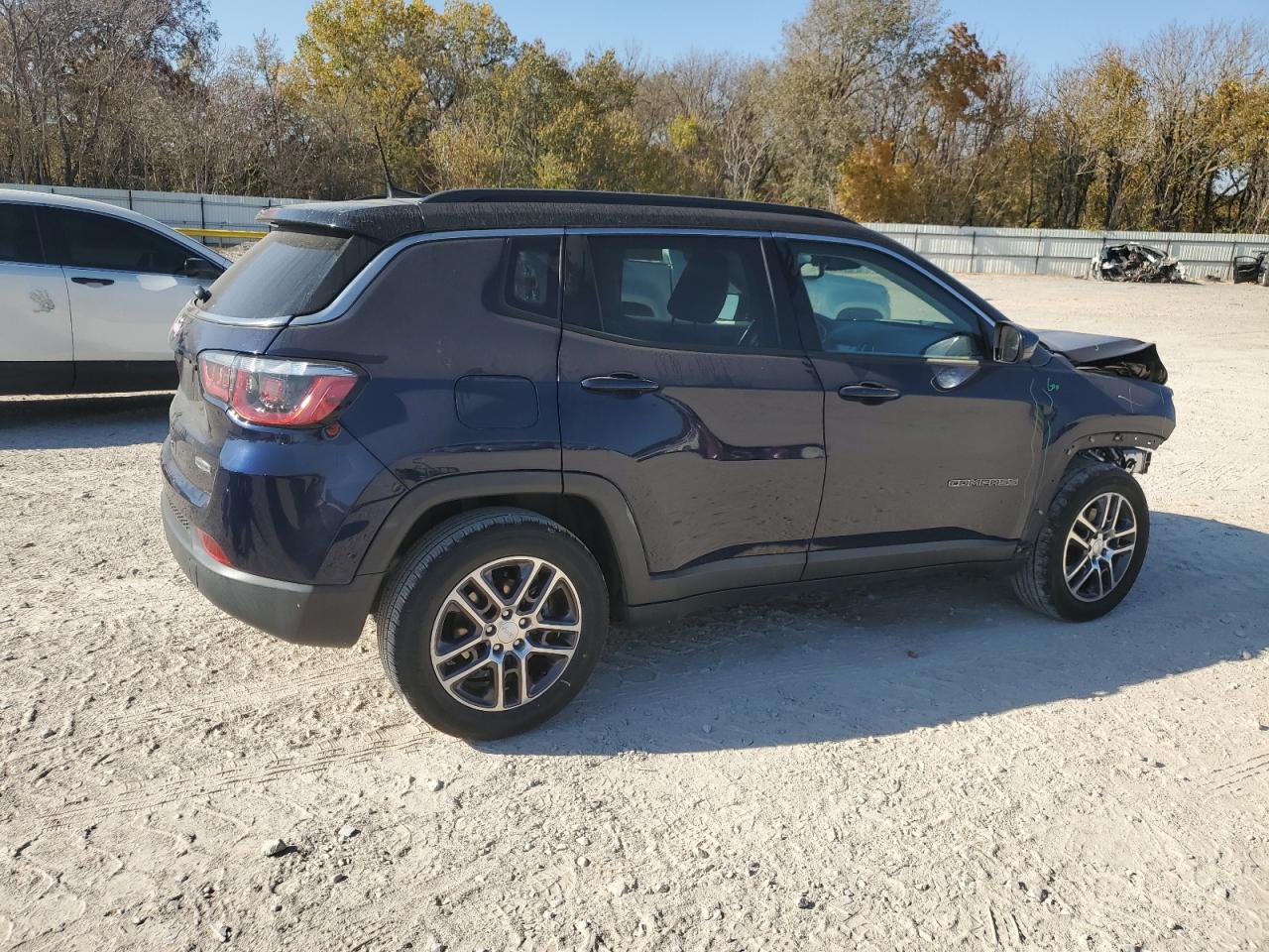 2018 Jeep Compass Latitude - Image 3