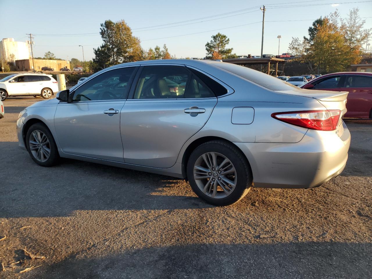 2016 Toyota Camry Le - Фото 2