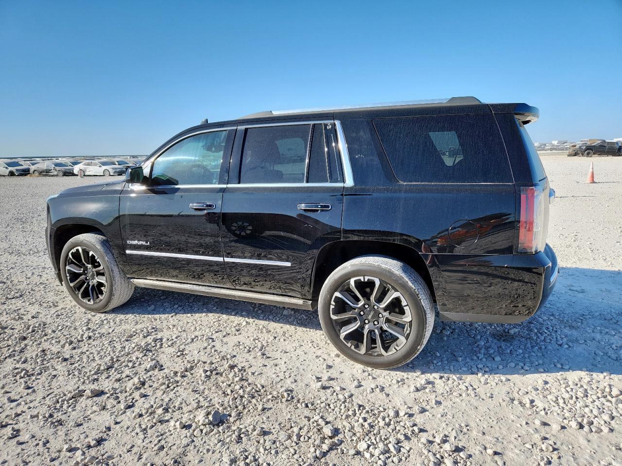 2015 GMC Yukon Denali - Image 2