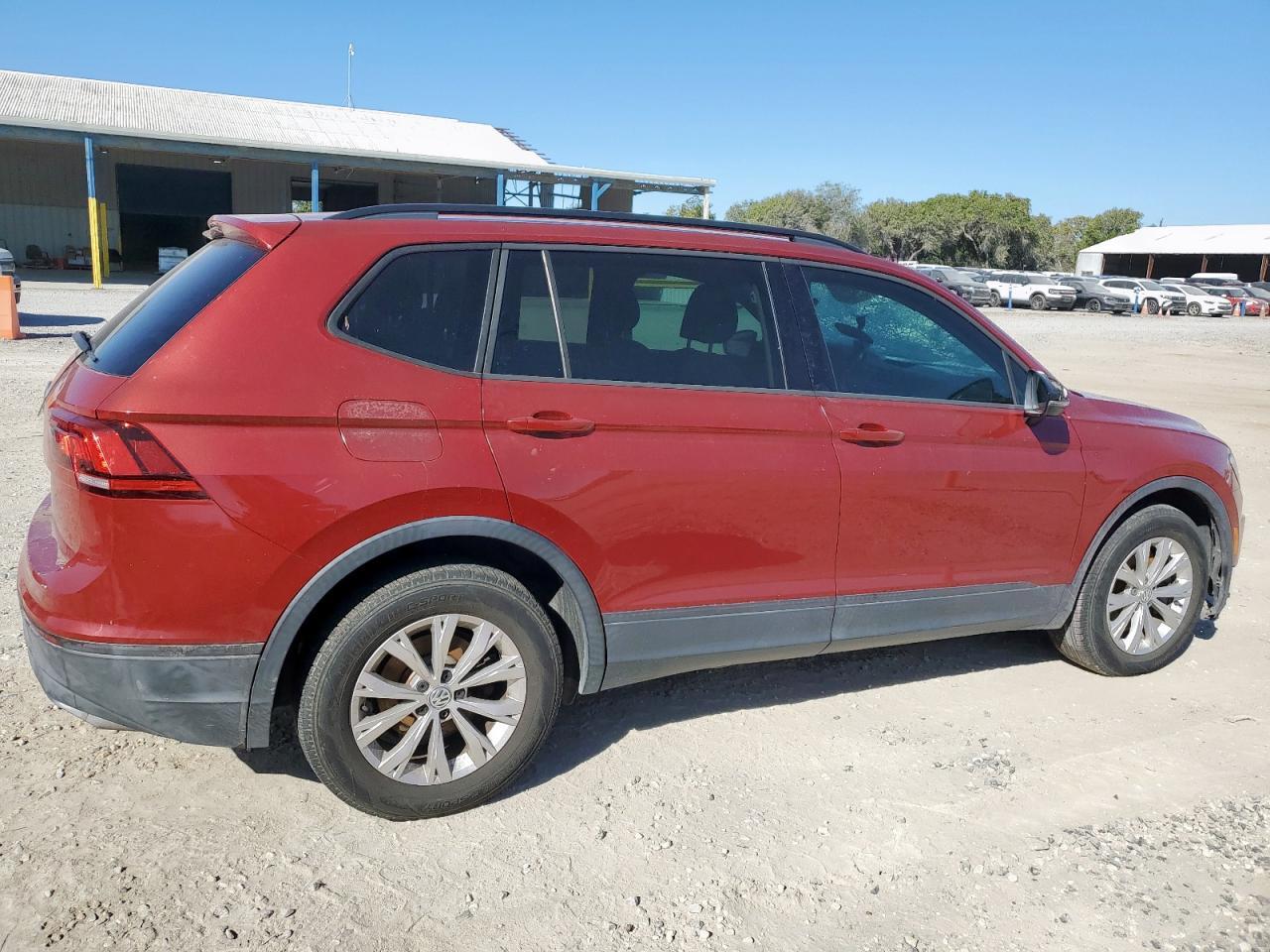 2018 Volkswagen Tiguan S - Фото 3