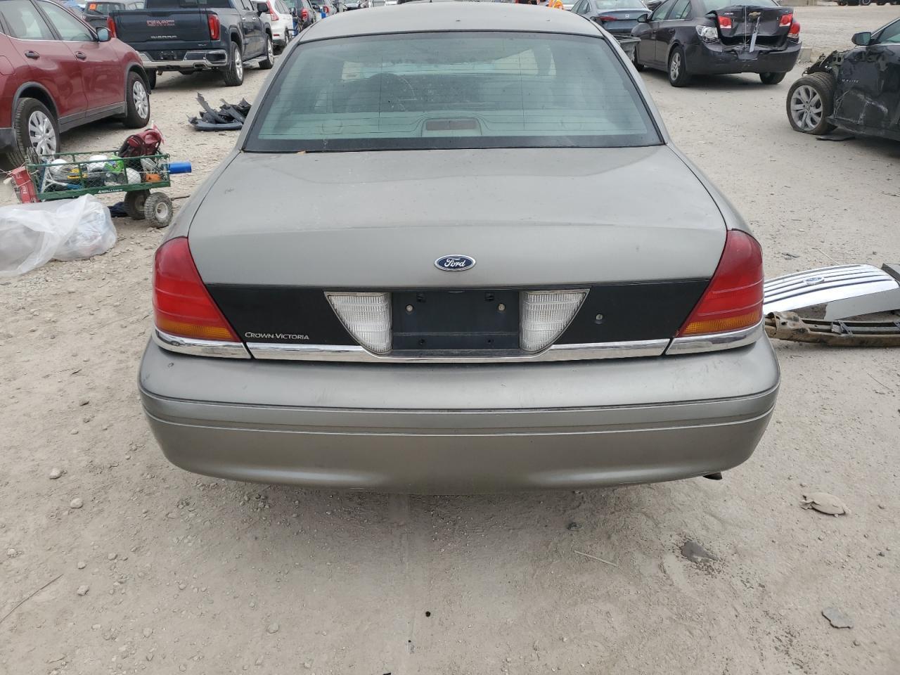 2001 Ford Crown Victoria S - Фото 6