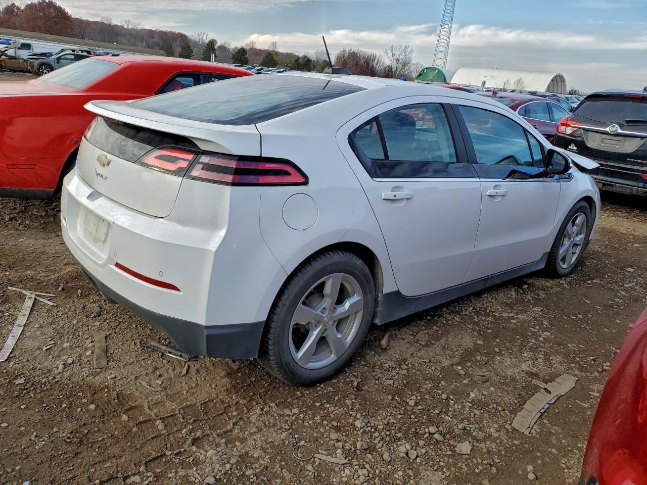 2015 Chevrolet Volt - Image 3
