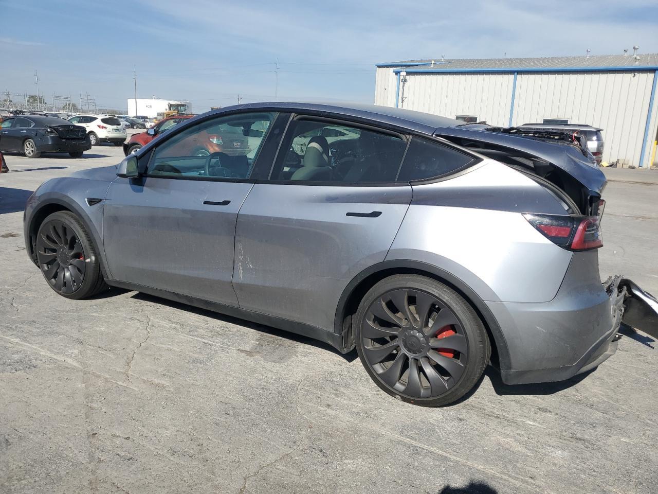 2024 Tesla Model Y - Фото 2