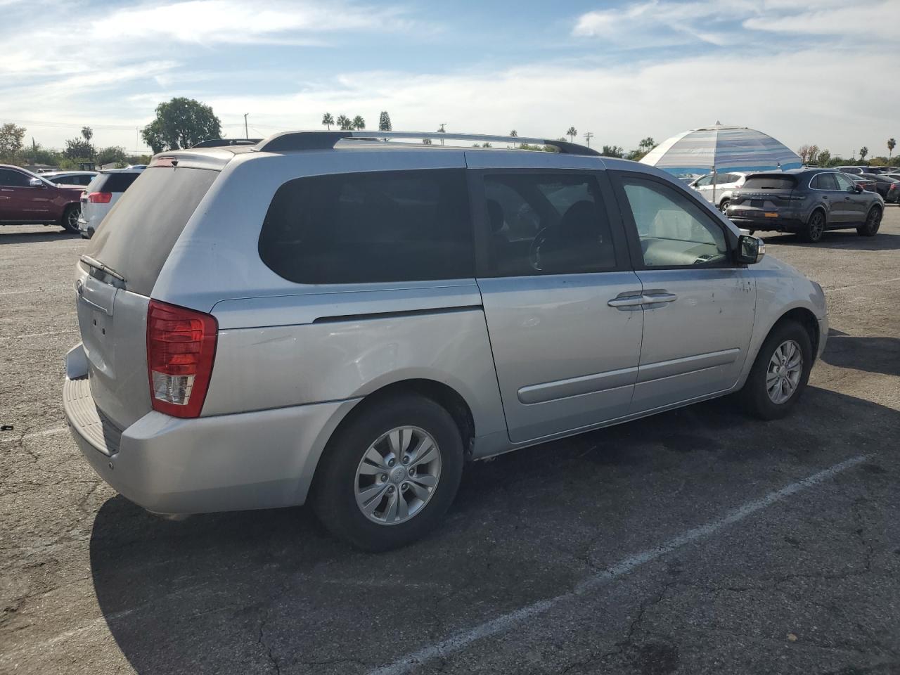 2012 Kia Sedona Lx - Image 3