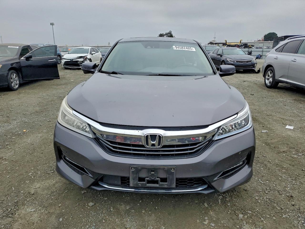 2017 Honda Accord Touring Hybrid - Image 5